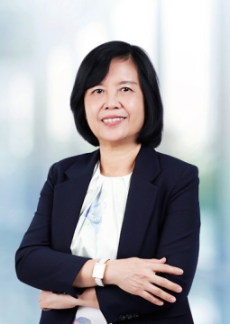 Bà NGUYỄN THỊ CẨM VÂN