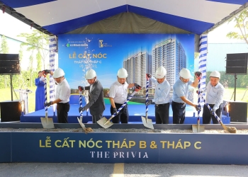 TẬP ĐOÀN KHANG ĐIỀN CHÍNH THỨC CẤT NÓC 2 THÁP B và C CỦA DỰ ÁN THE PRIVIA 